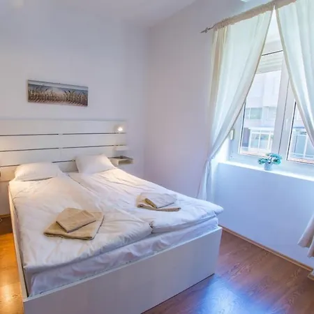 Train Station * 莫斯塔尔