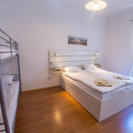 Train Station アパート *