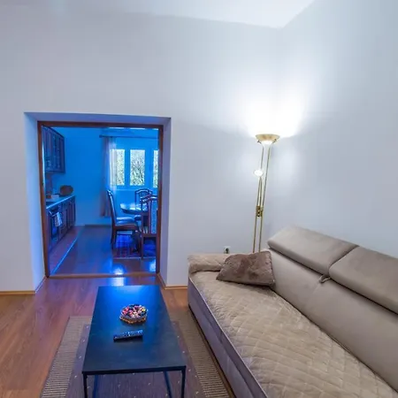 アパート Train Station