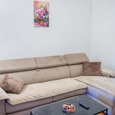 アパート Train Station