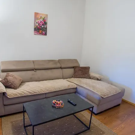 Train Station Apartman *